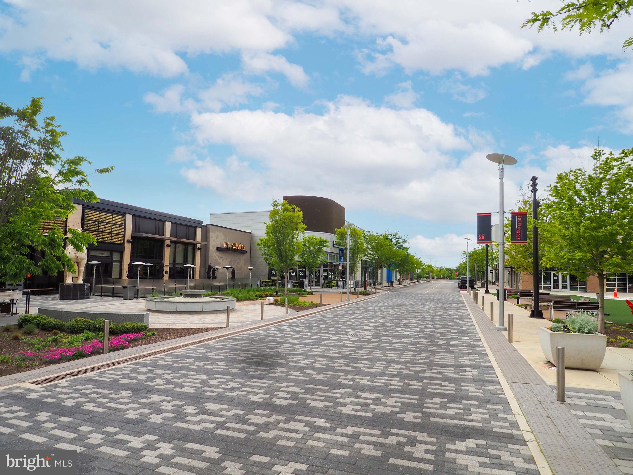 POTOMAC CLUB CONDOMINIUMS - Residential