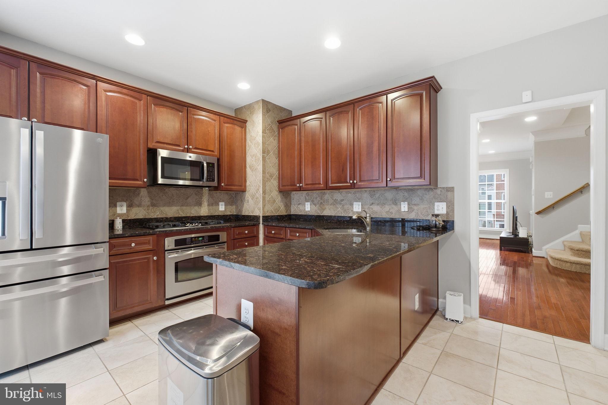 POTOMAC CLUB CONDOMINIUMS - Residential