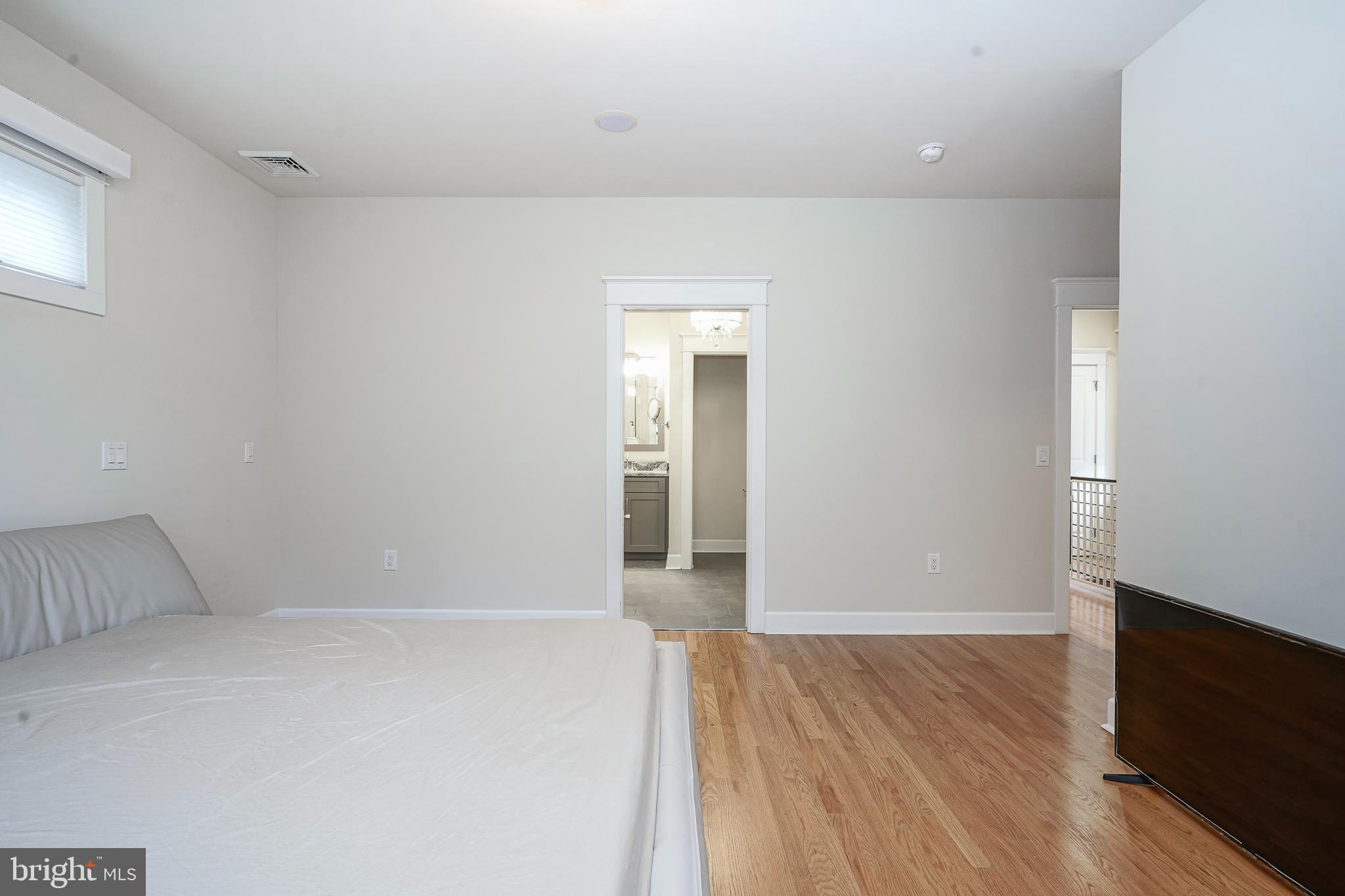 ROXBOROUGH - Residential