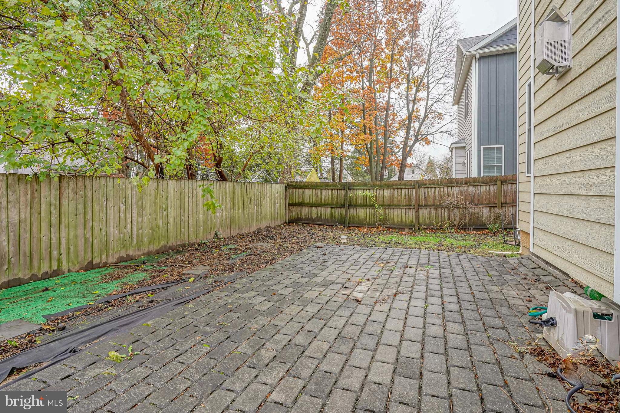 ROXBOROUGH - Residential