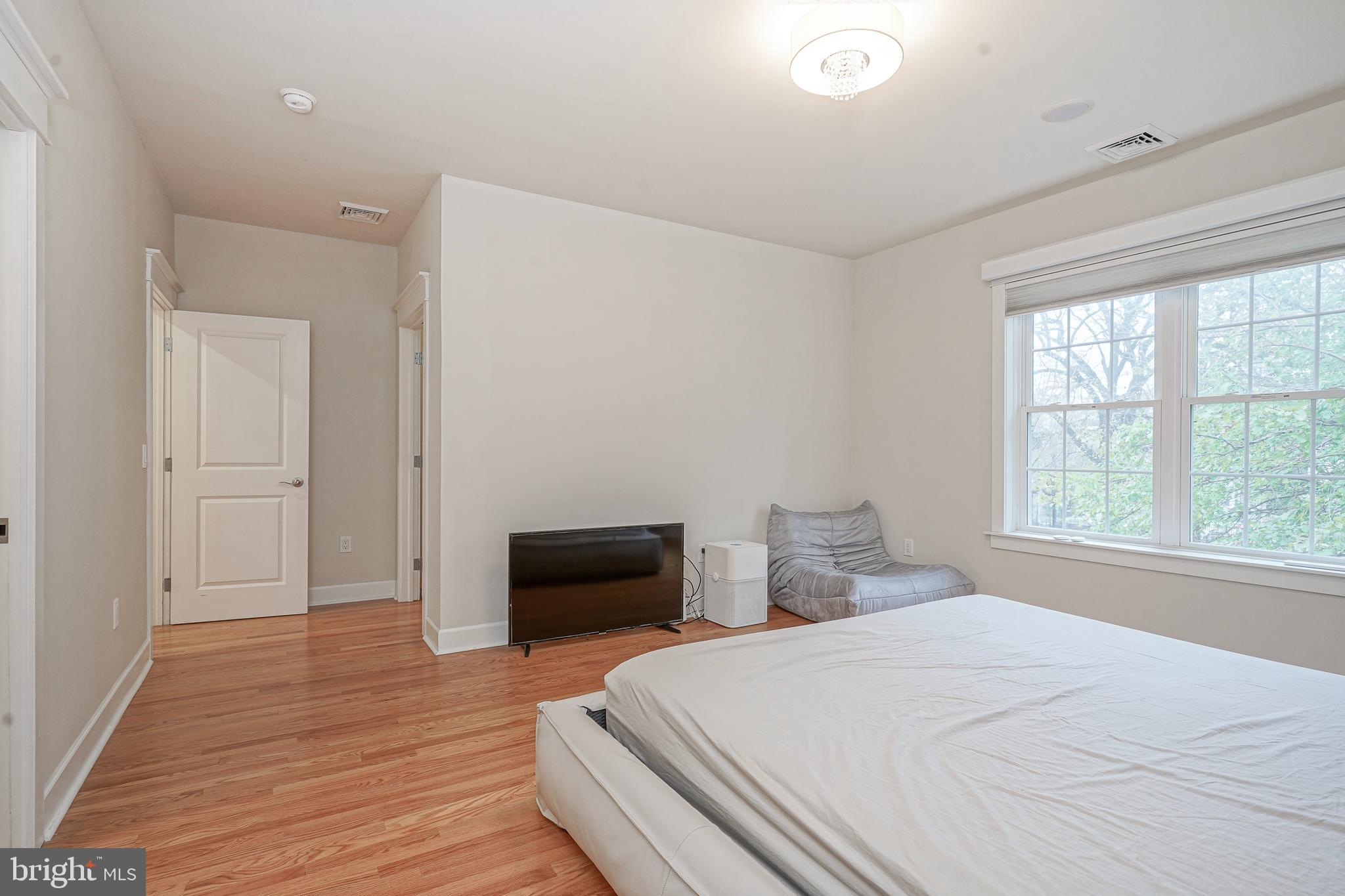 ROXBOROUGH - Residential