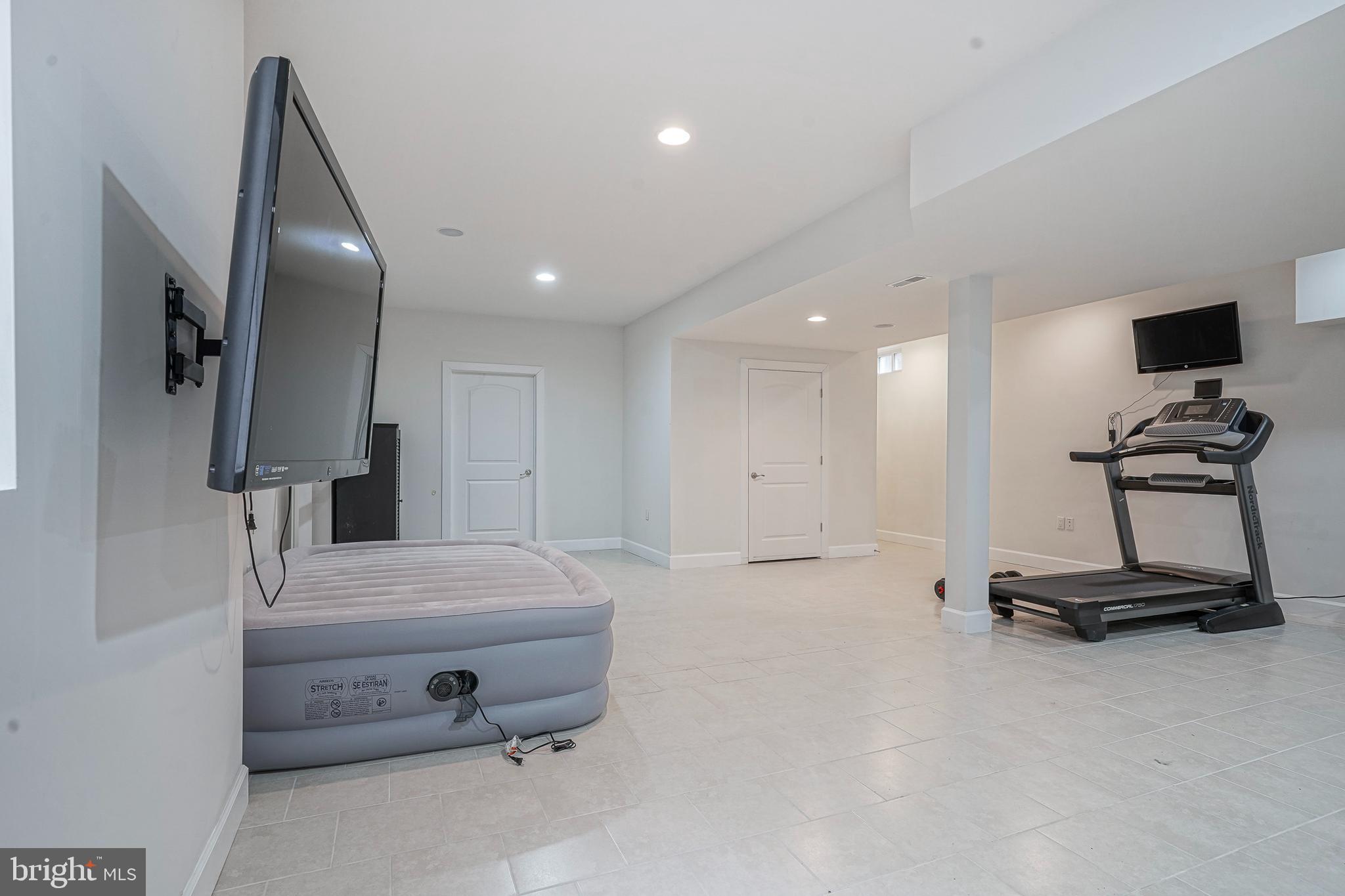 ROXBOROUGH - Residential