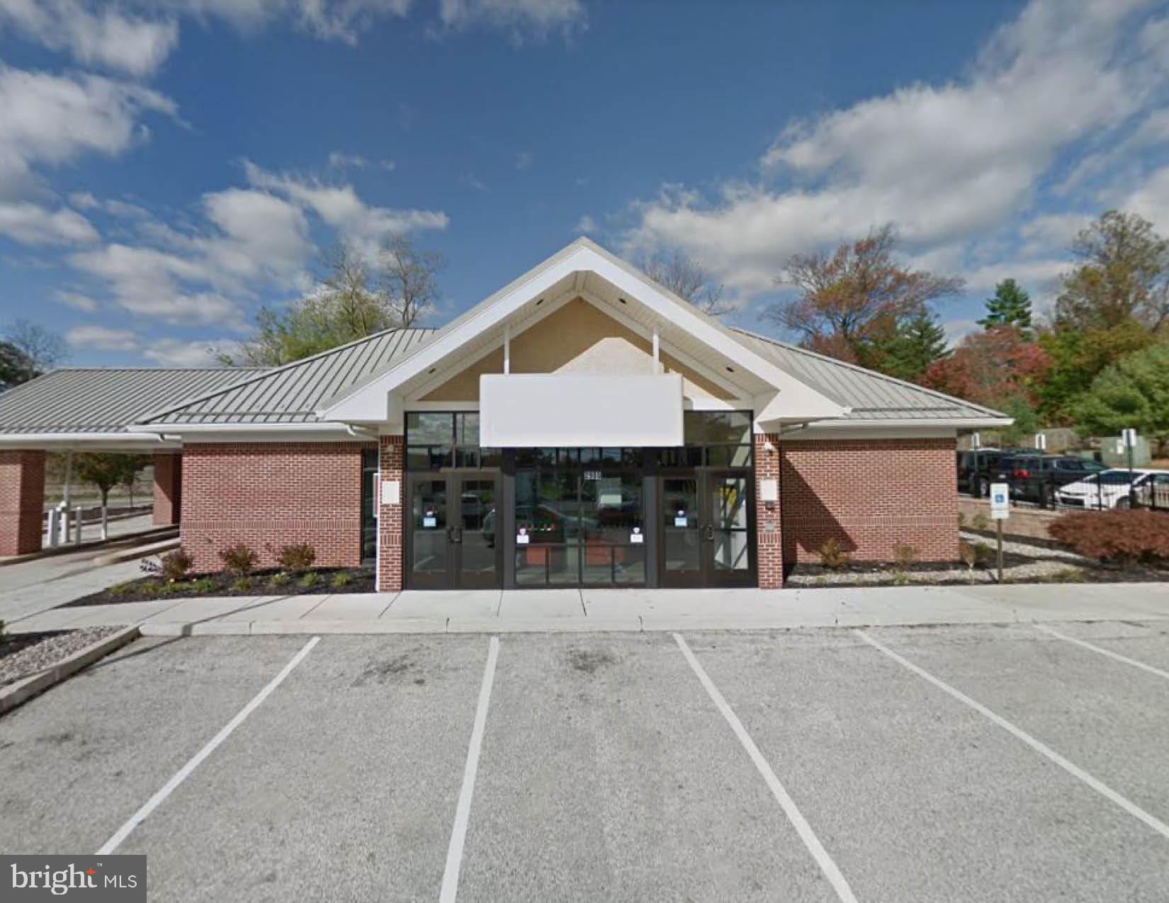 Freestanding building adjacent to Wawa at corner of Germantown Pike & Whitehall Road
Parking and access easement in place
Less than a block from the 87-acre, 170-bed Einstein Medical Center campus
Great visibility and access, and ample parking
Ownership may consider a sale – reasonable offers will be considered
Average household incomes >$100,000