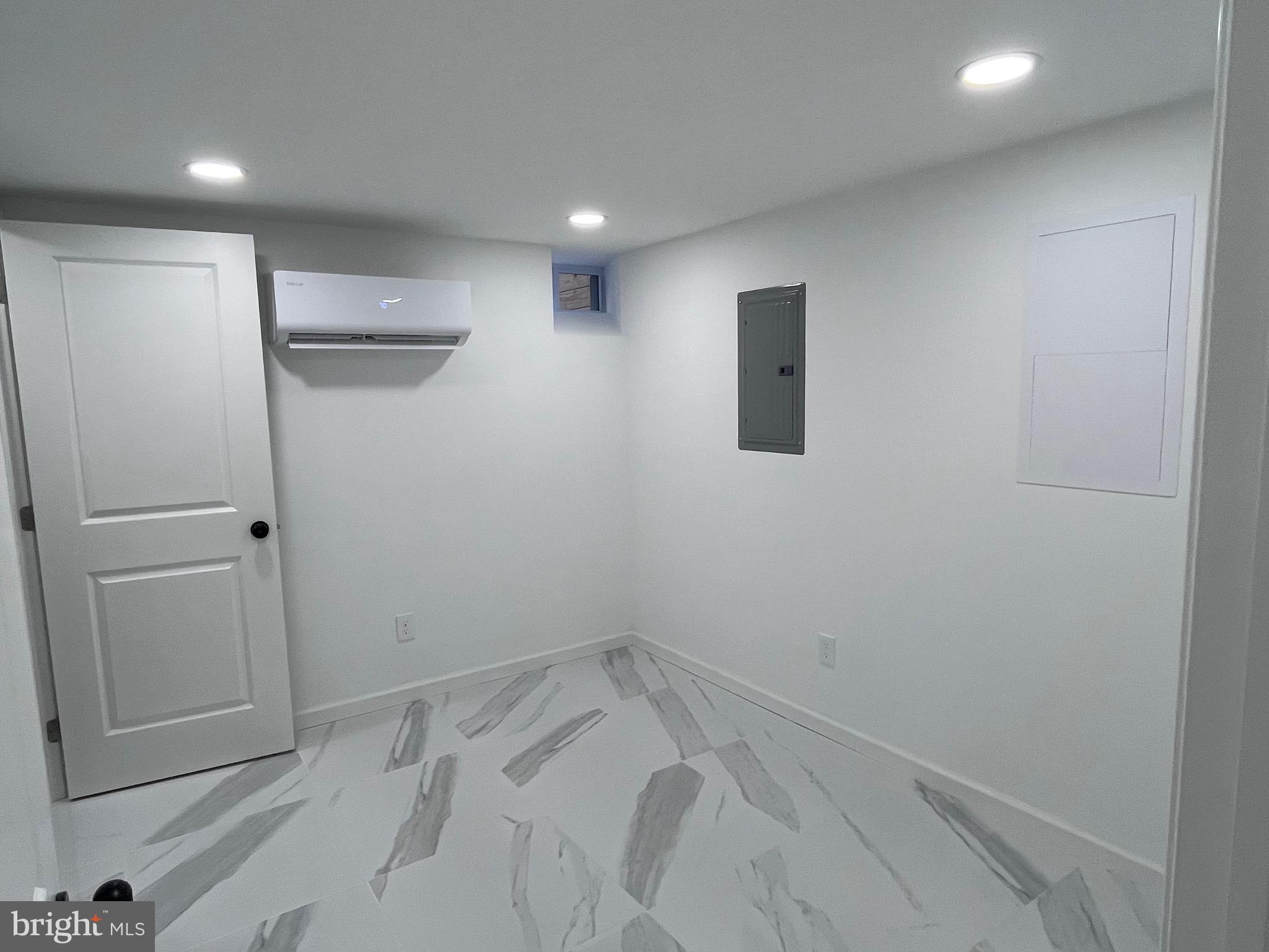 STRAWBERRY MANSION - Residential