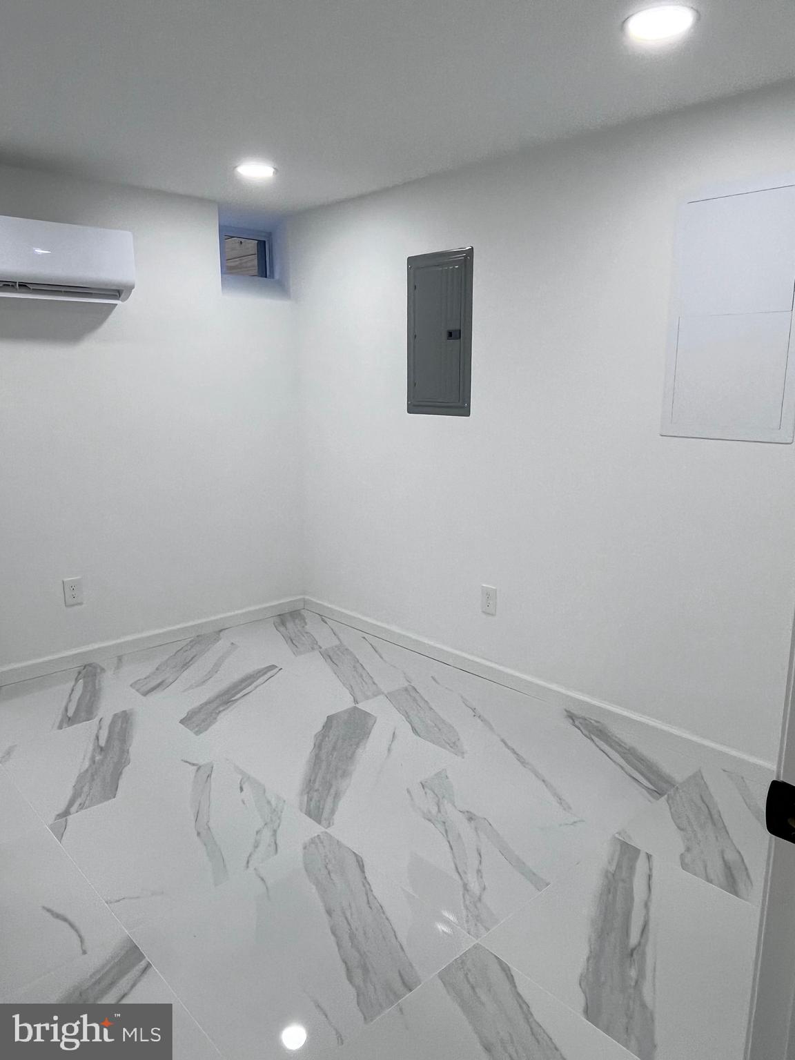 STRAWBERRY MANSION - Residential