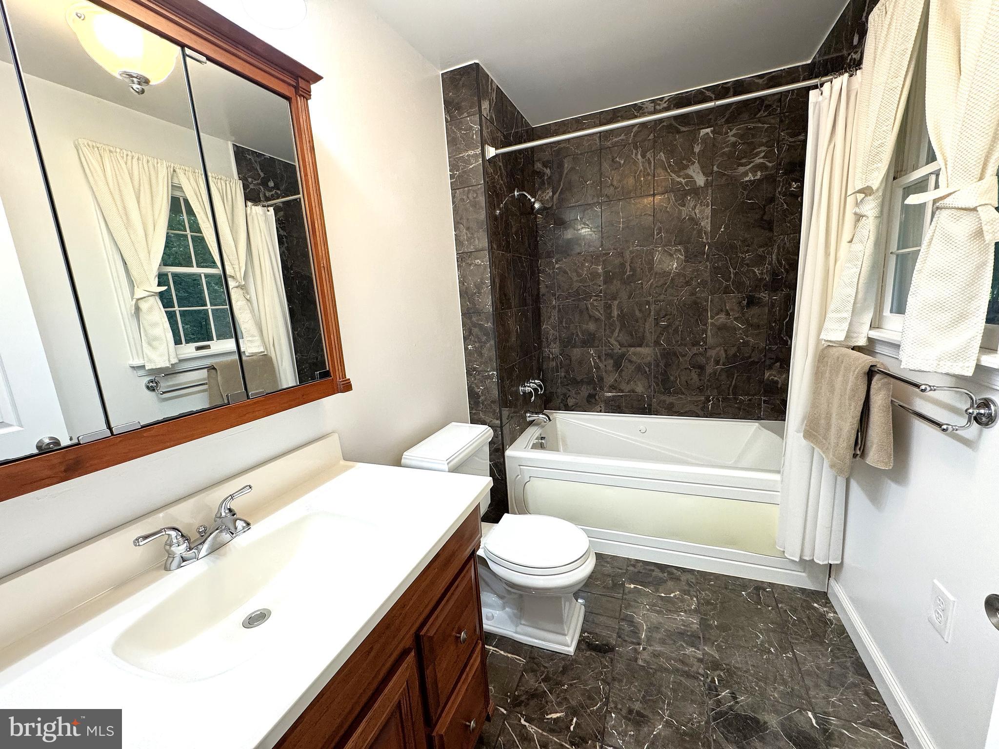 MURRAY HILL - Residential