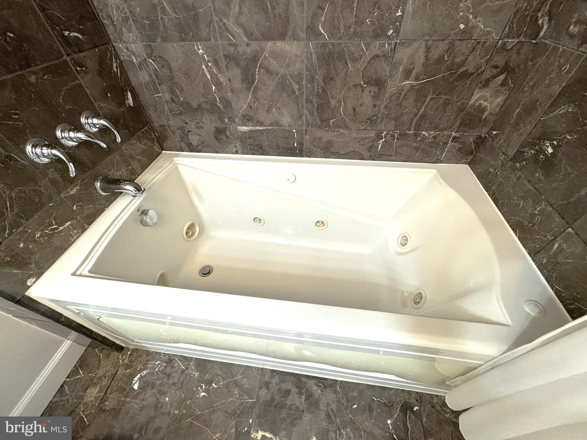 MURRAY HILL - Residential