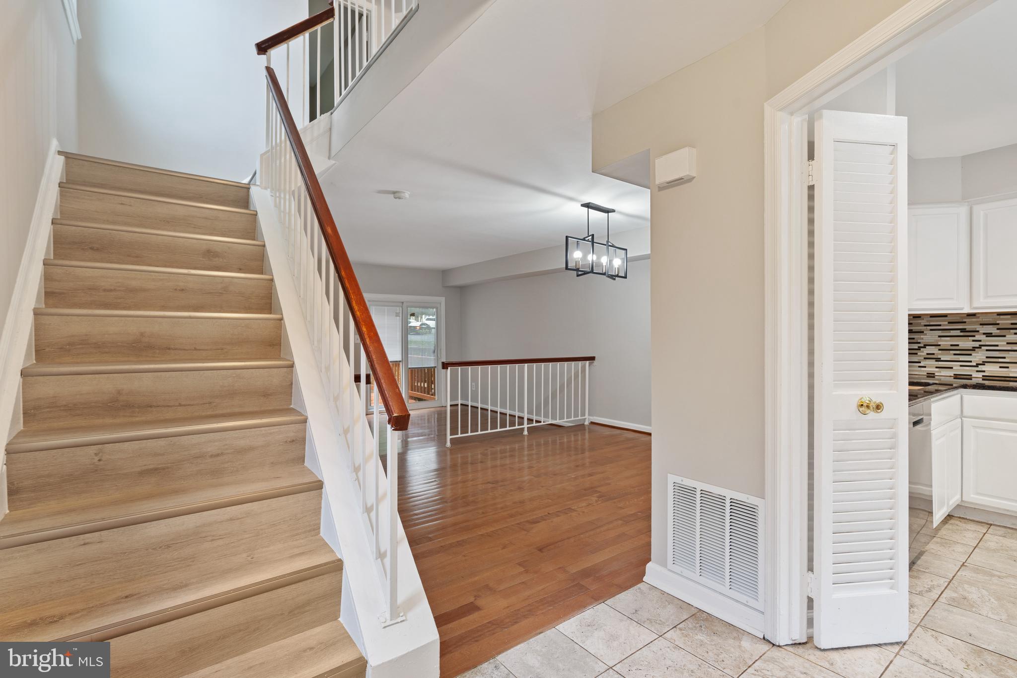 8498 LAUREL OAK DRIVE