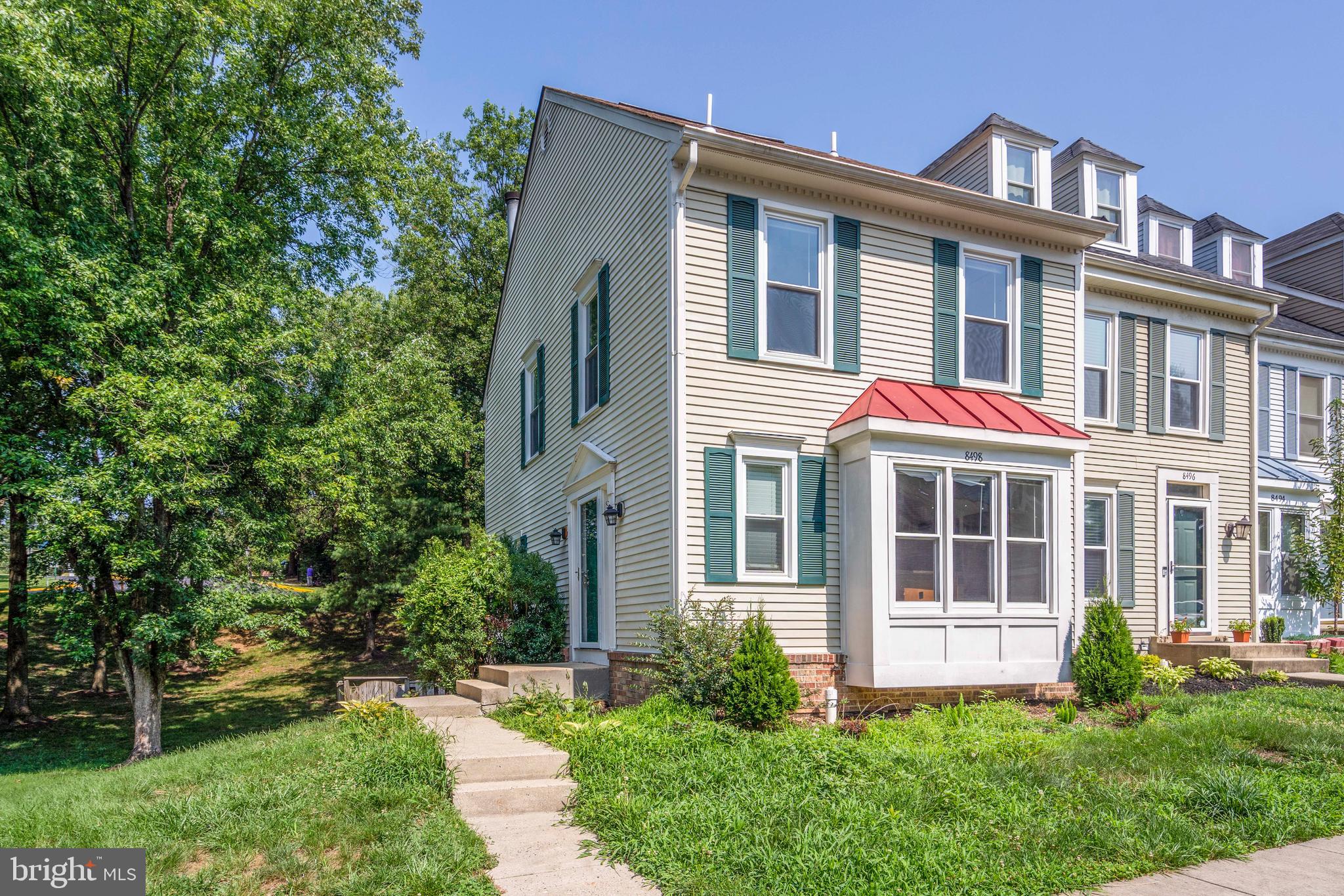 8498 LAUREL OAK DRIVE