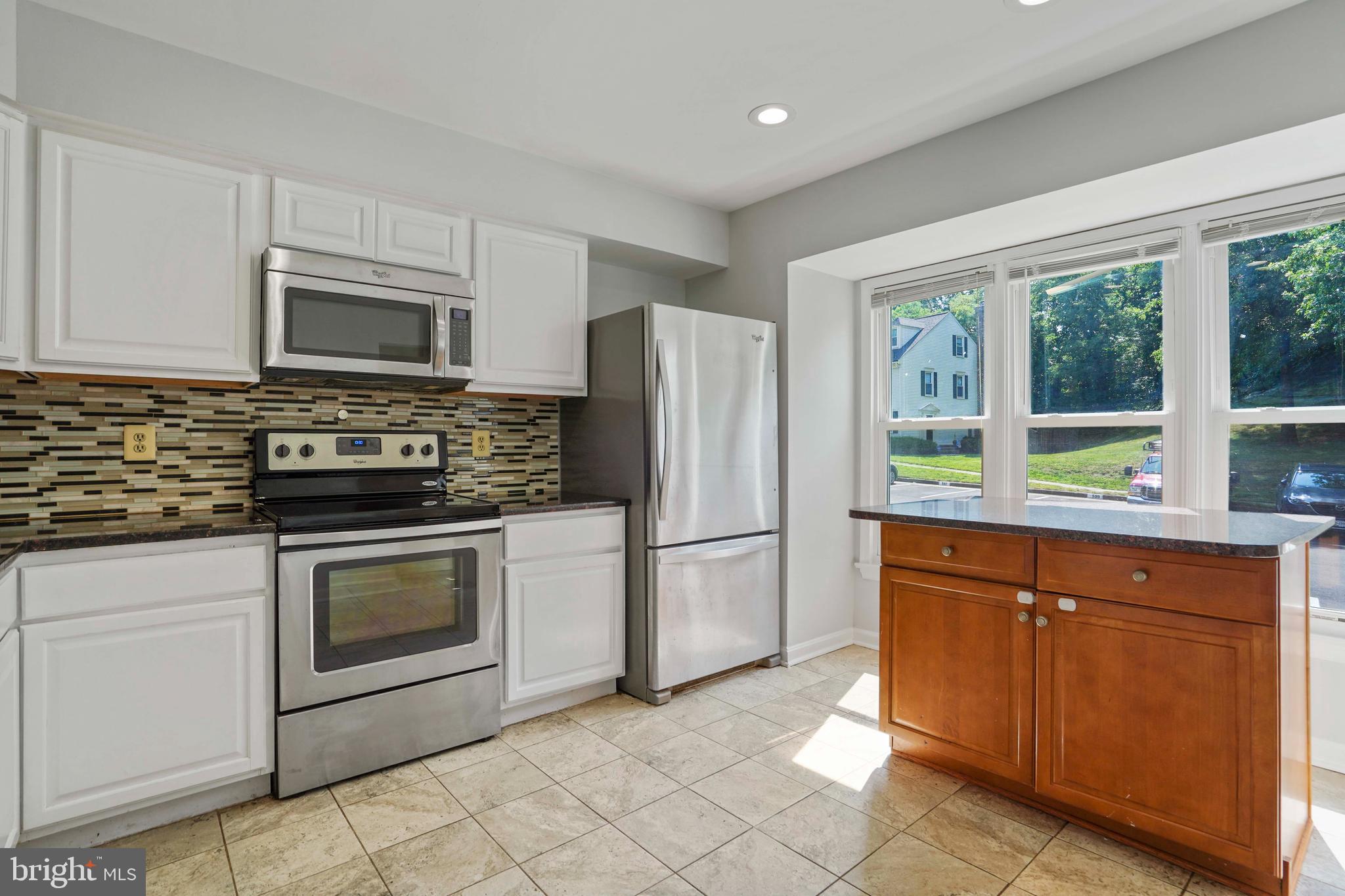 8498 LAUREL OAK DRIVE