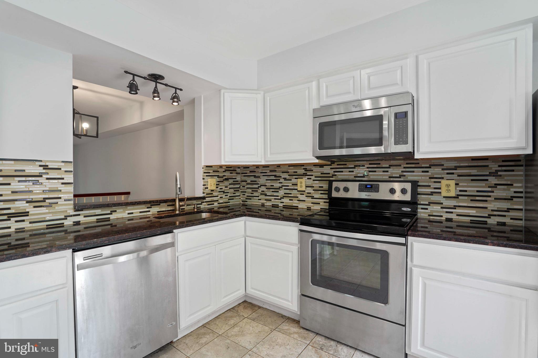 8498 LAUREL OAK DRIVE