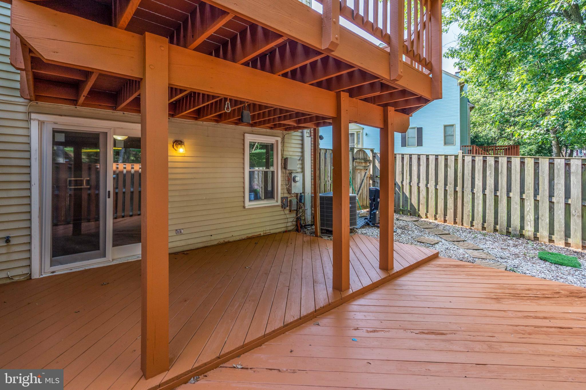 8498 LAUREL OAK DRIVE