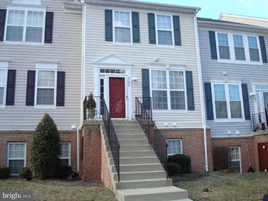 Freshly painted. Open floor plan found in this town home with an easy commute to Military Bases,Shopping,Restaurants, DC & Annapolis.Home features B.Cherry flooring on main level w/living/room combination & eat-in kitchen. Community has pool,cabana room & tot lot.Extend your dining area to the nicely sized deck via sliding glass doors. 1/2 bath on main level.Kitchen has breakfast bar & island.