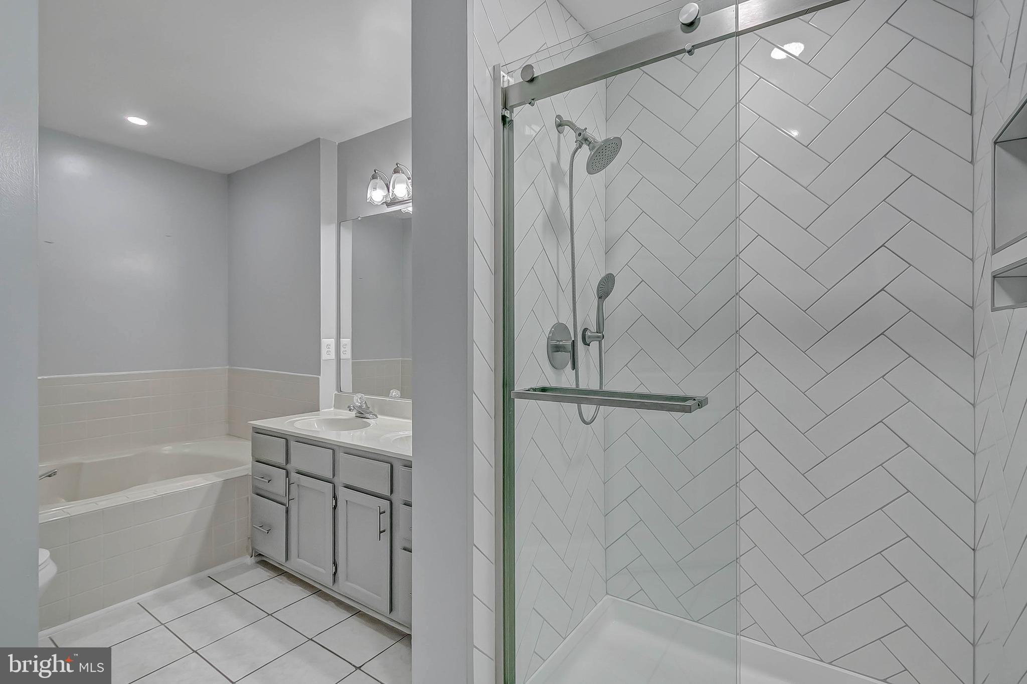 GUNSTON CORNER - Residential Lease