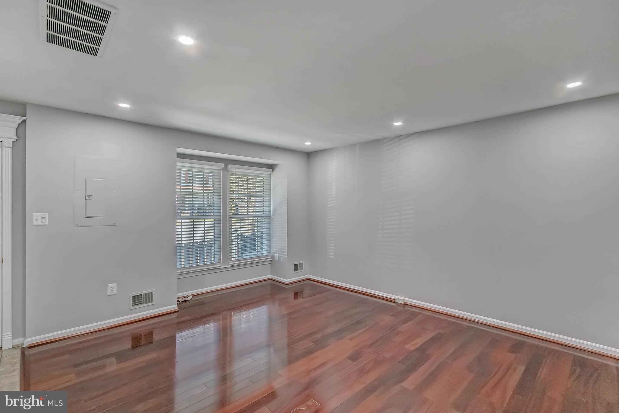 GUNSTON CORNER - Residential Lease