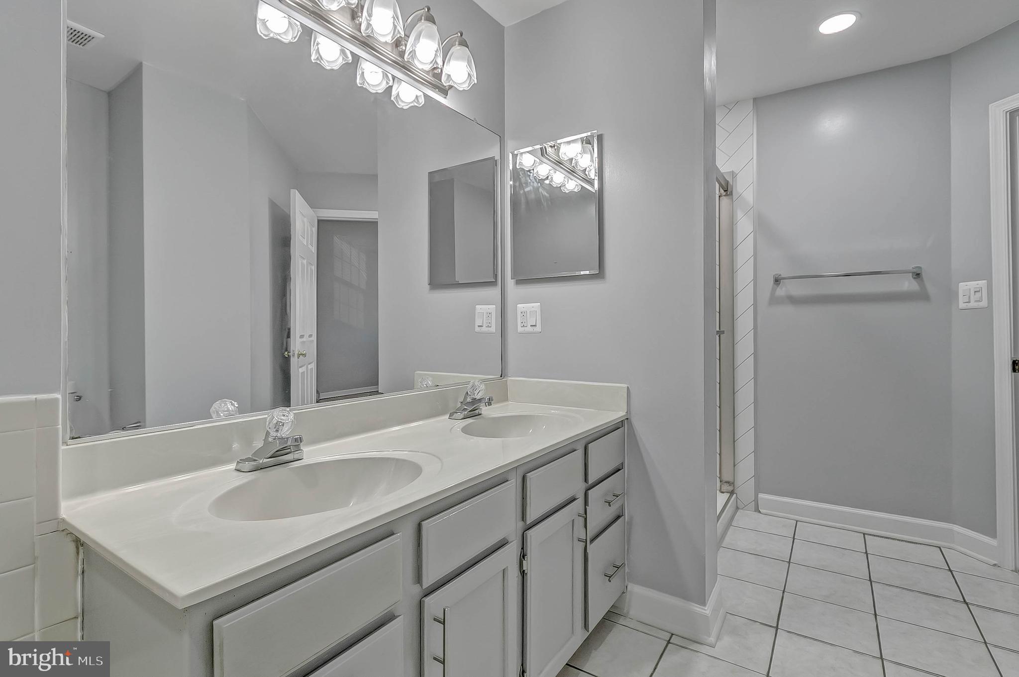 GUNSTON CORNER - Residential Lease