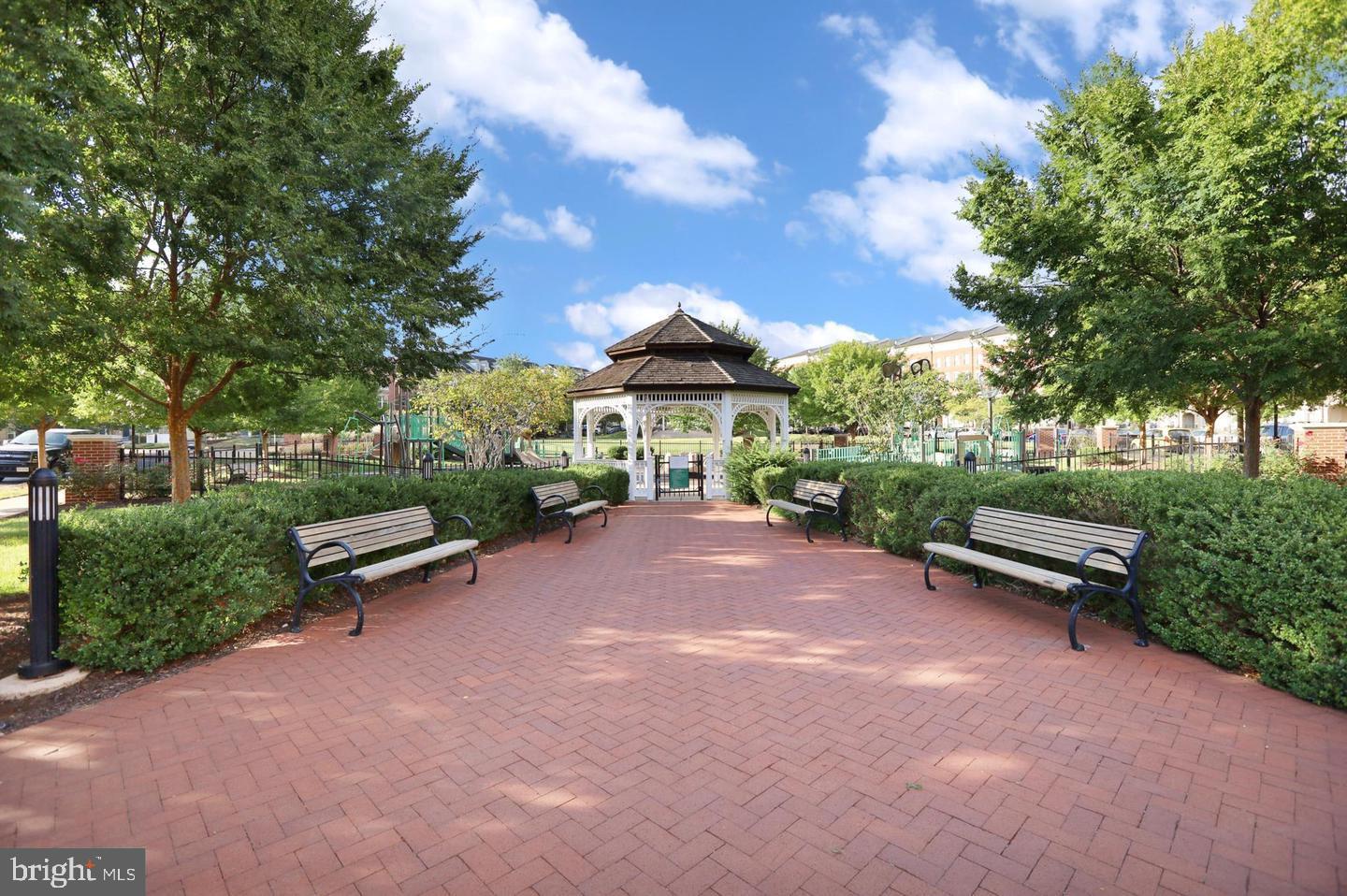 MADISON CRESCENT CONDOMINIUM - Residential