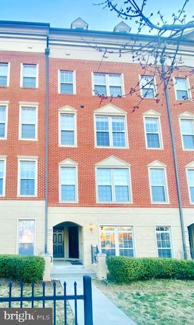 MADISON CRESCENT CONDOMINIUM - Residential