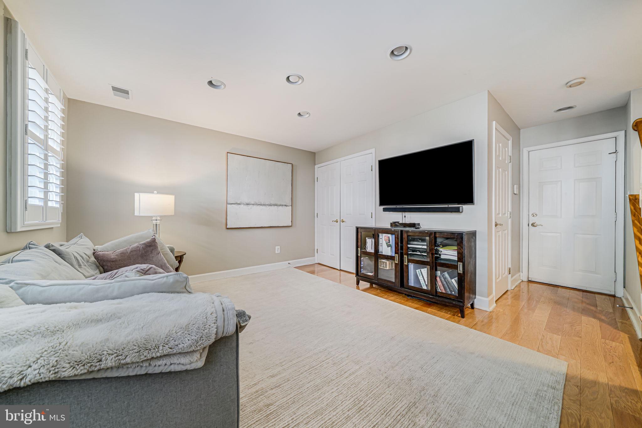 STONEGATE - Residential