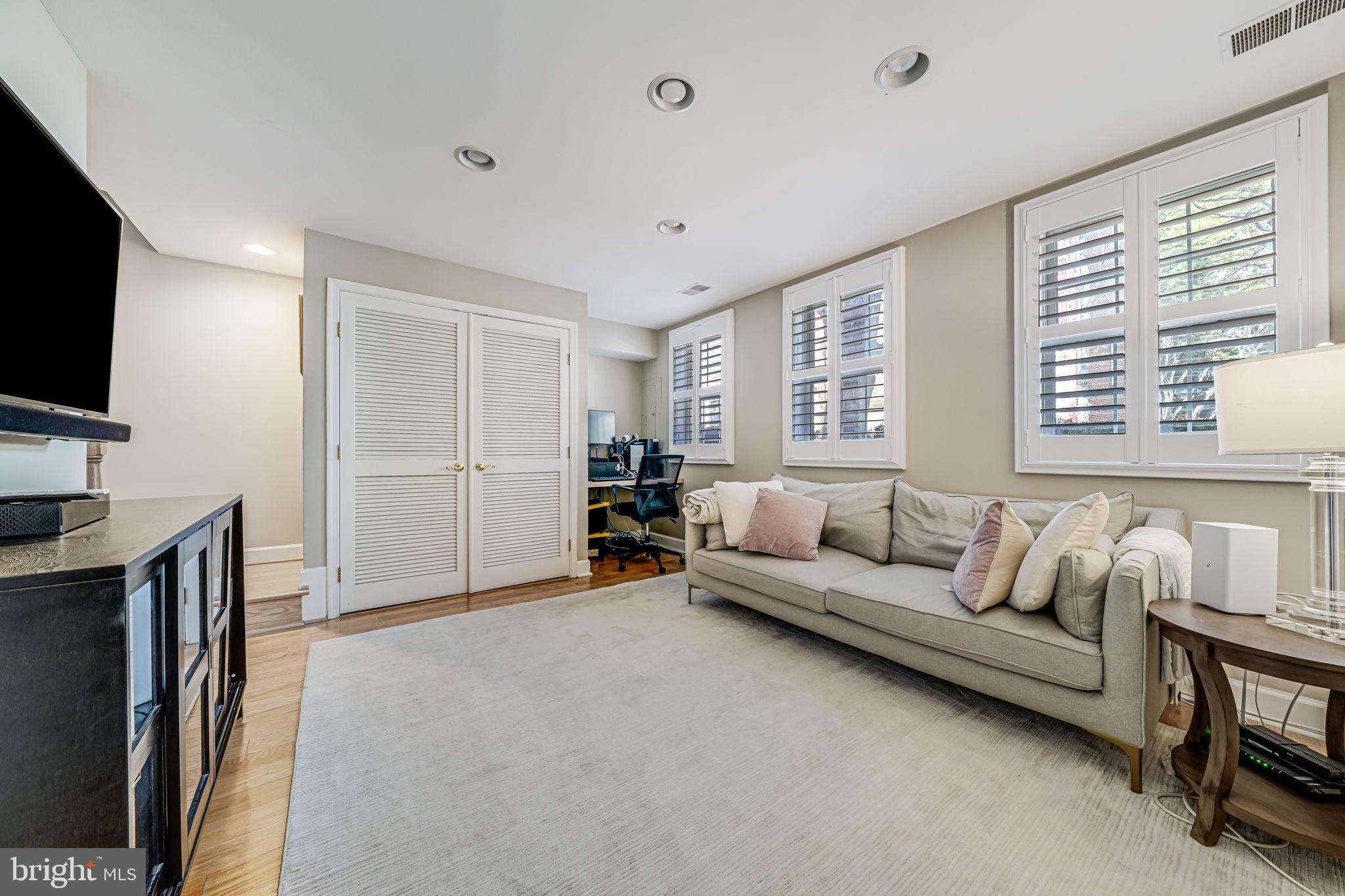 STONEGATE - Residential