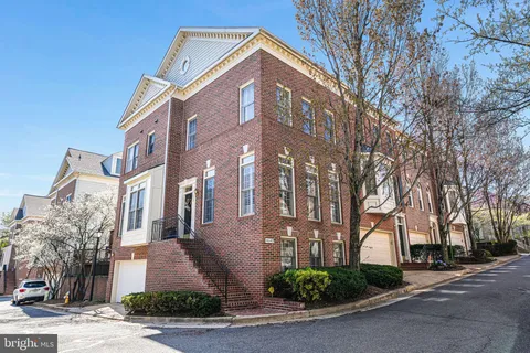 4640 Kirkpatrick Lane, Alexandria, VA MLS: VAAX2043518