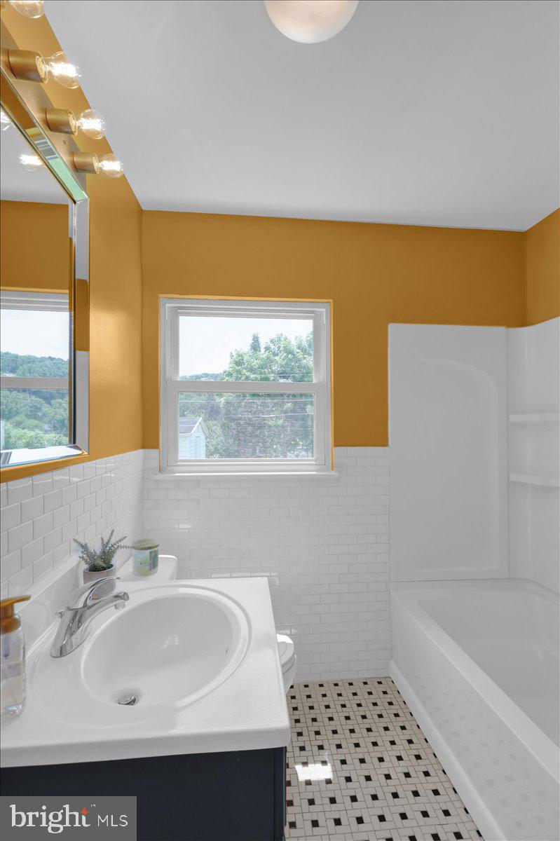 ROLLING HILLS - Residential