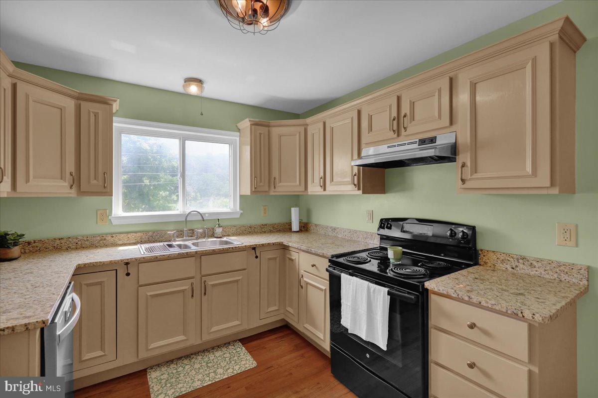 ROLLING HILLS - Residential