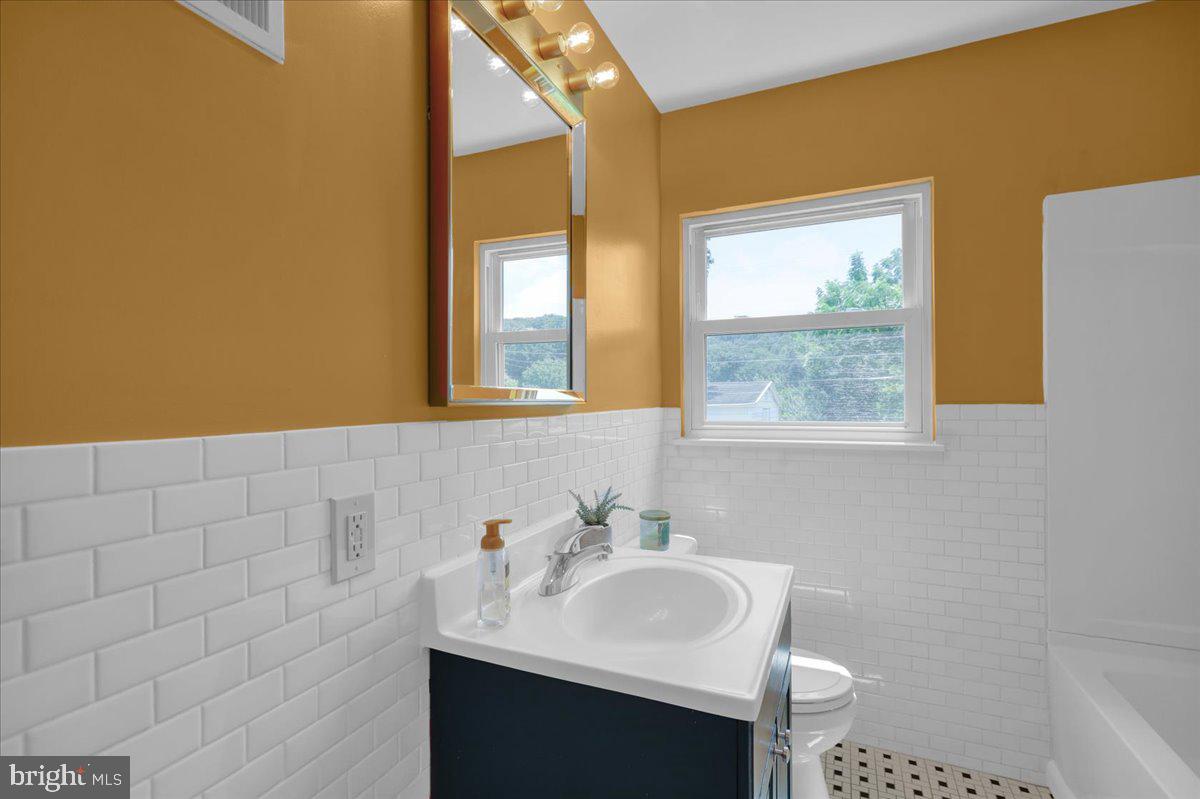 ROLLING HILLS - Residential