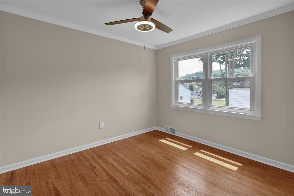 ROLLING HILLS - Residential