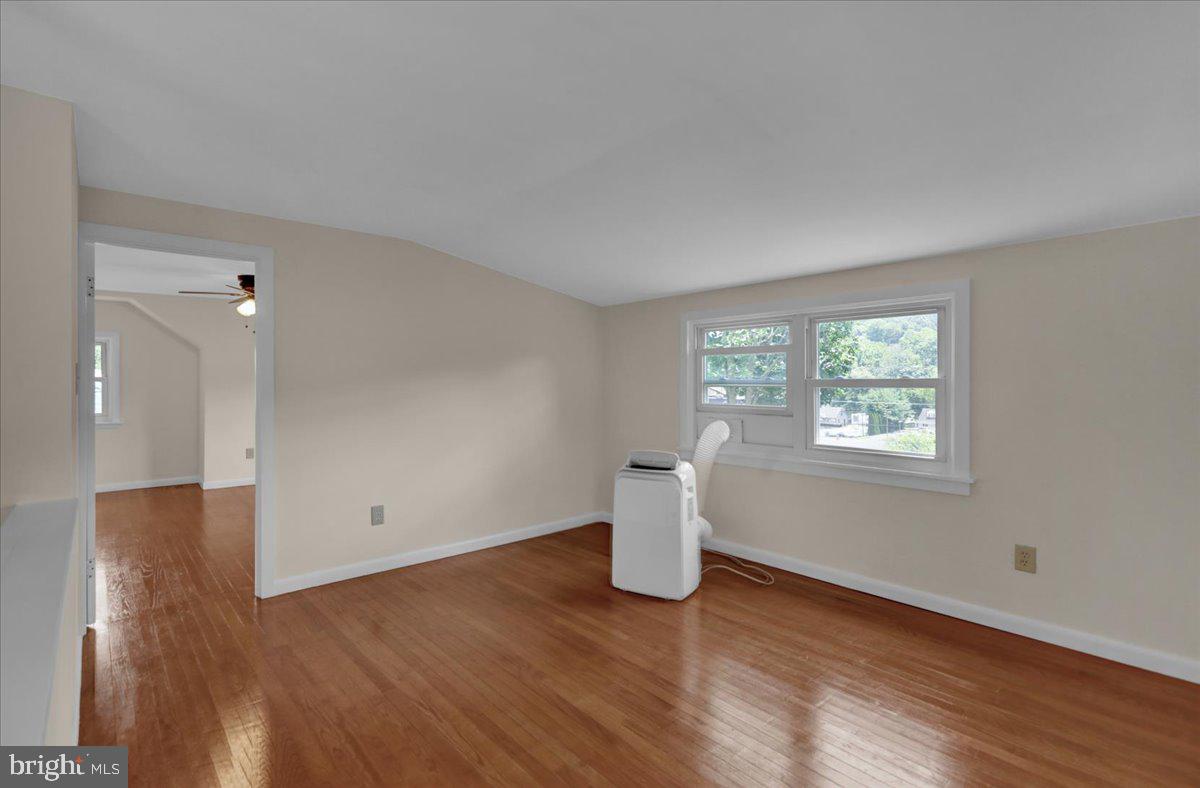 ROLLING HILLS - Residential