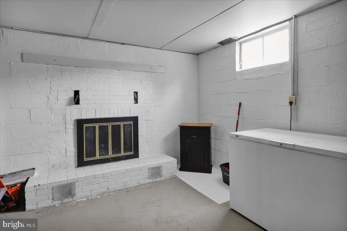 ROLLING HILLS - Residential