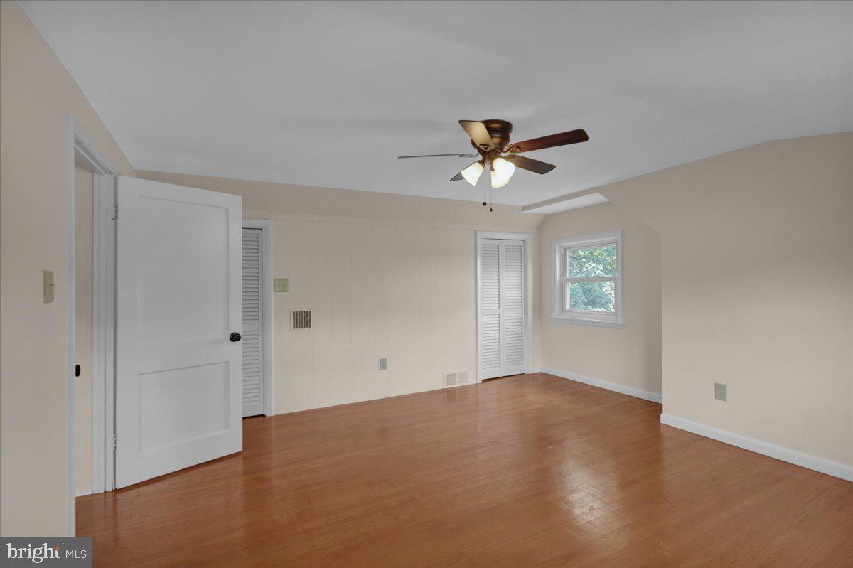 ROLLING HILLS - Residential