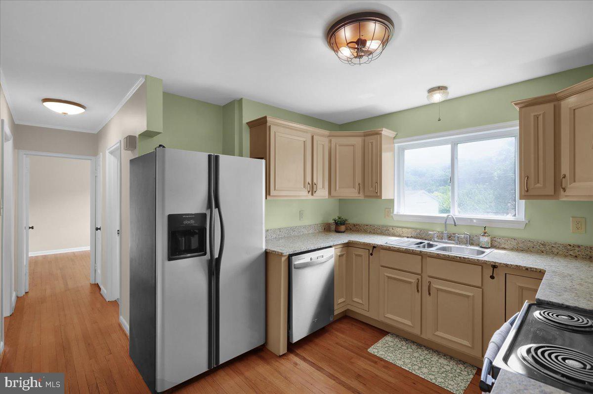 ROLLING HILLS - Residential