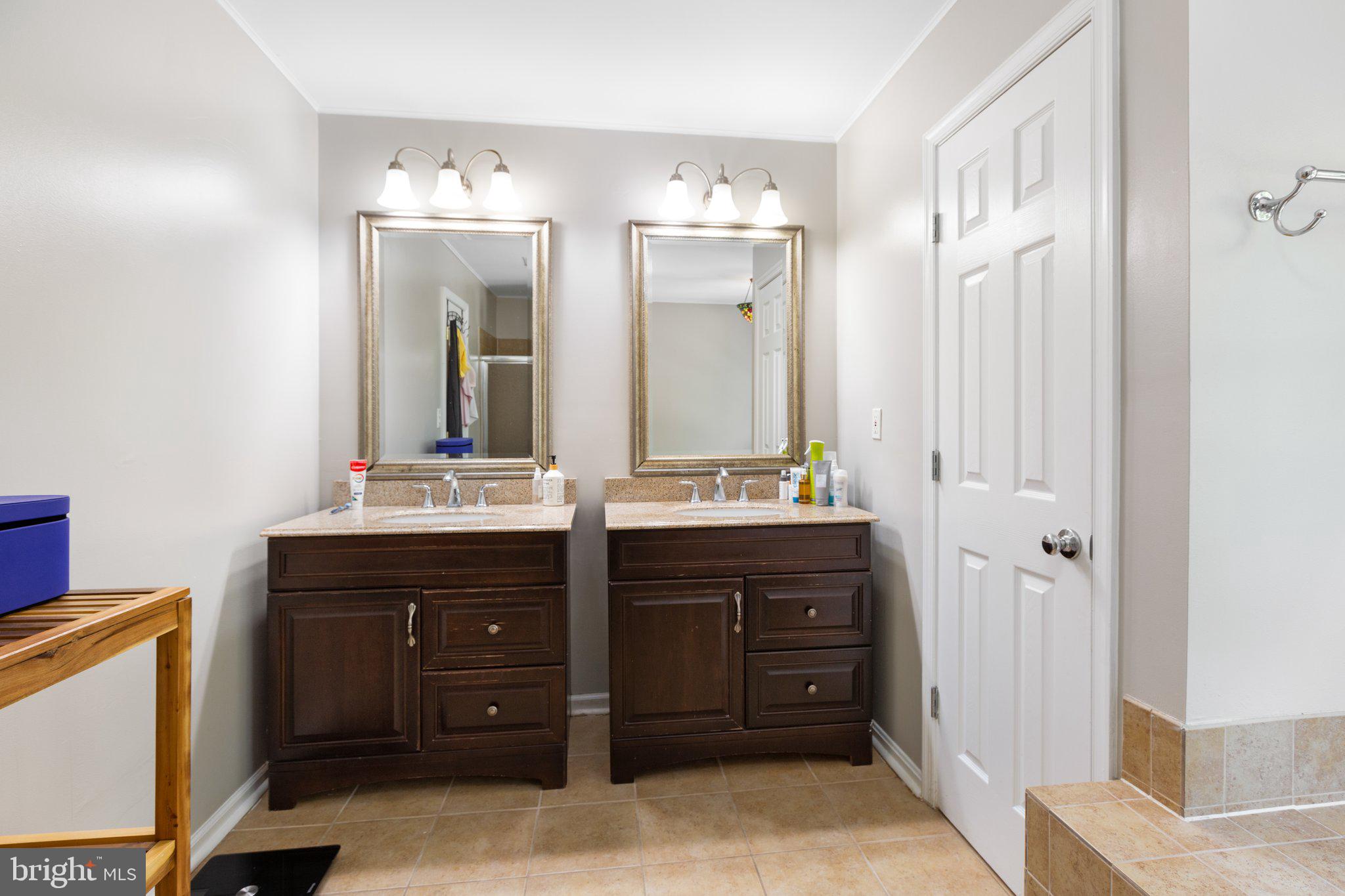 KINGSWOOD - Residential Lease