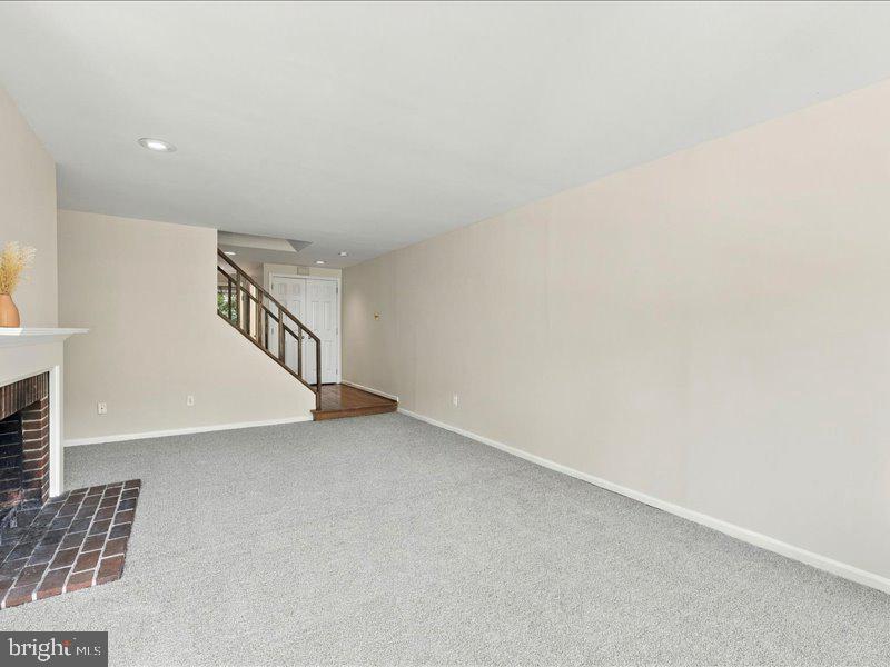574 FOXWOOD LANE 574