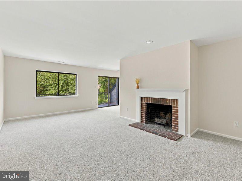 574 FOXWOOD LANE 574