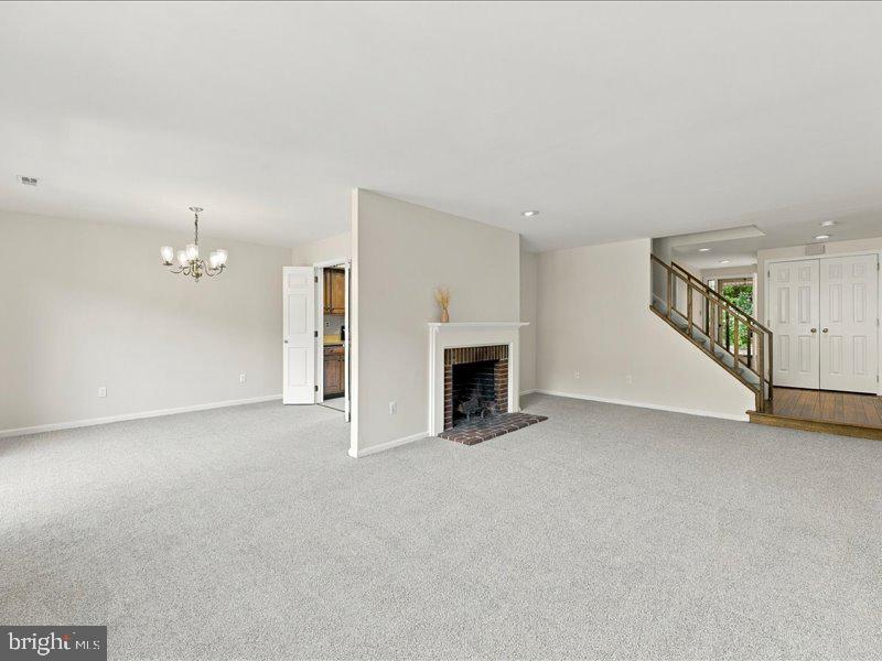 574 FOXWOOD LANE 574