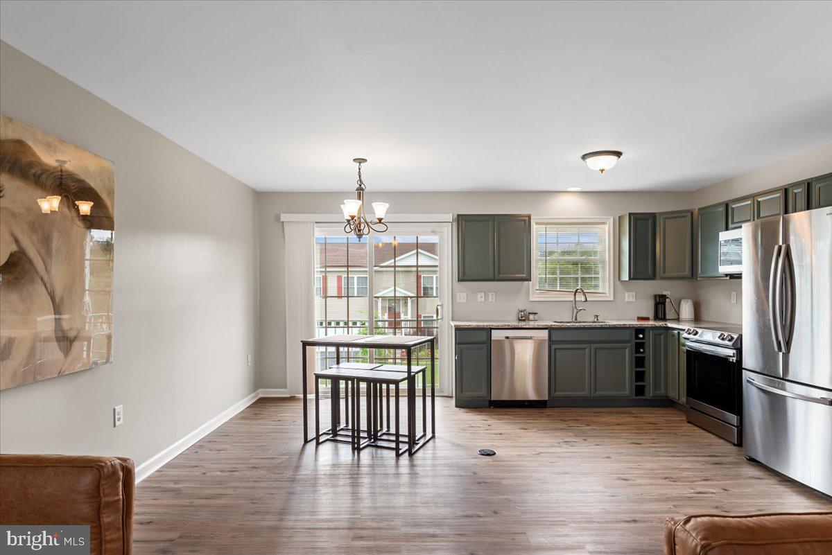 CHESSIE COURT - Residential