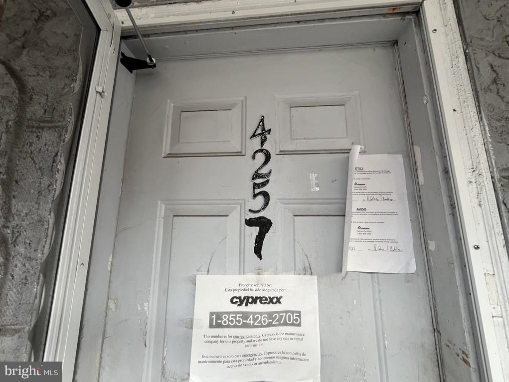 4257 N DARIEN STREET