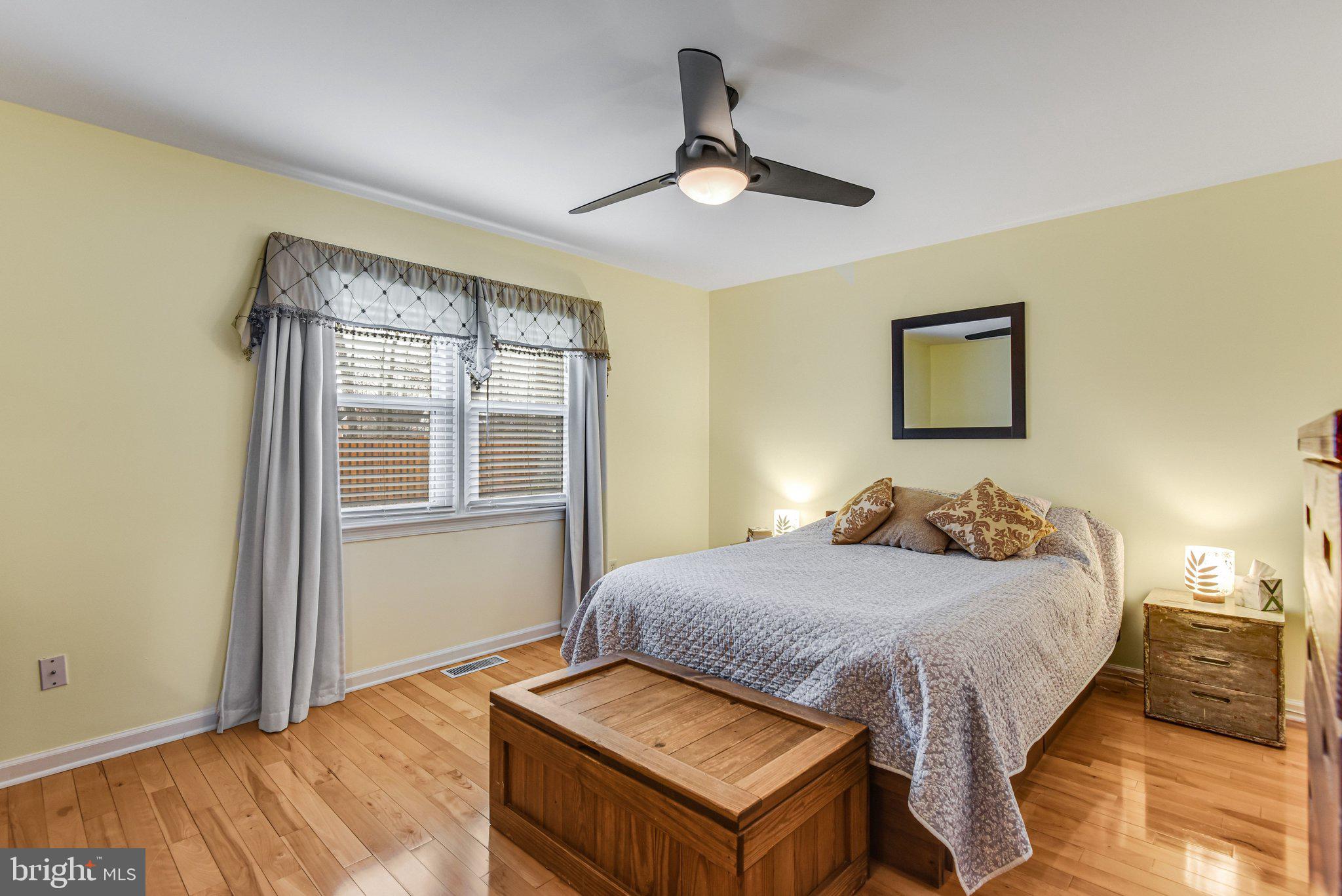 LONGLEVEL ESTS/ACRES - Residential