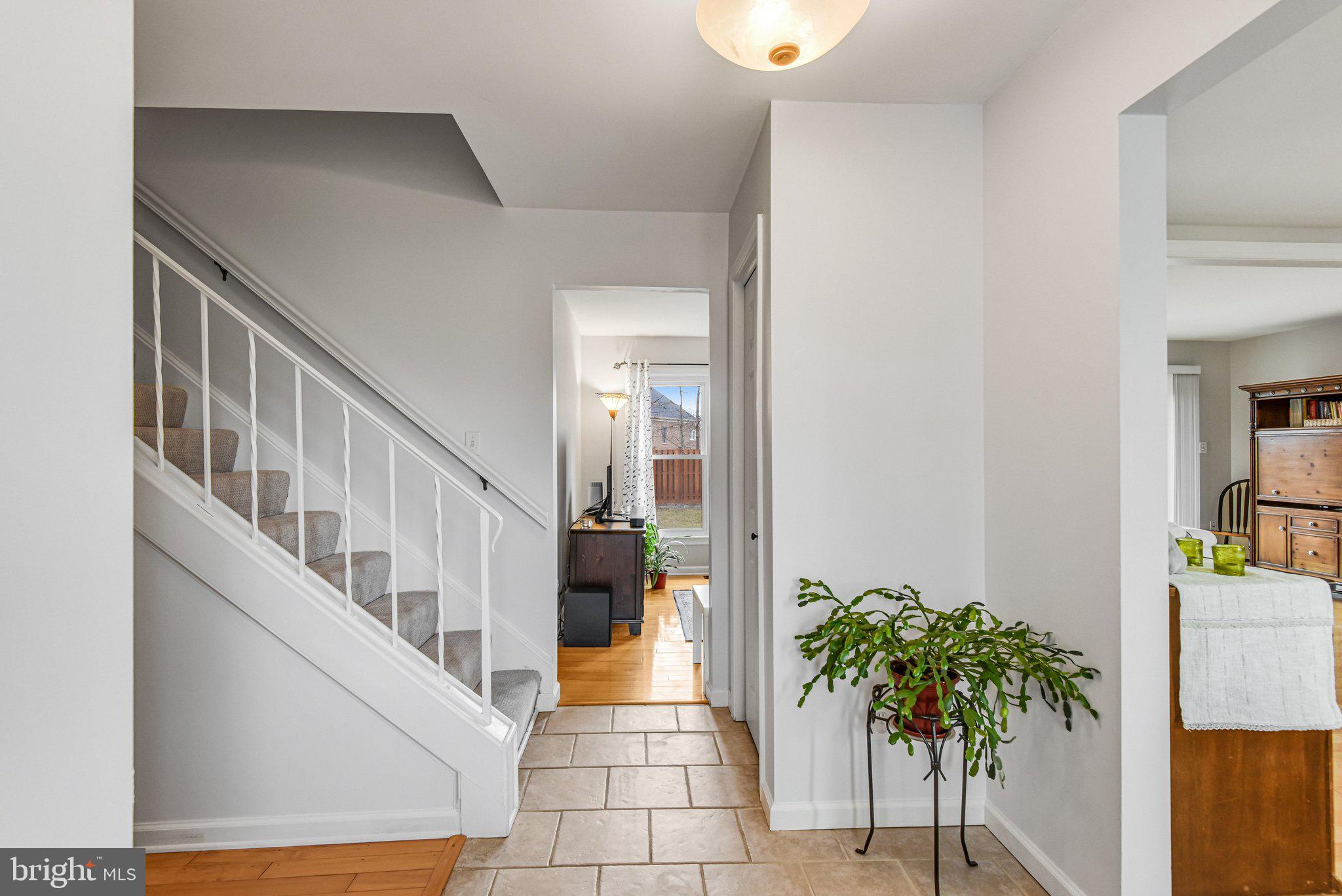 LONGLEVEL ESTS/ACRES - Residential