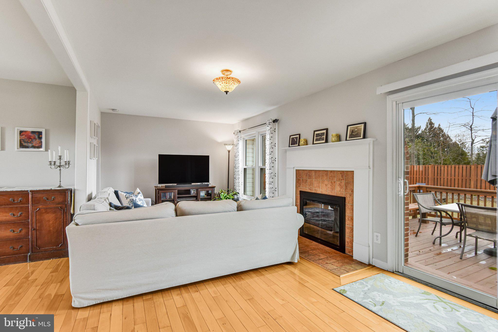 LONGLEVEL ESTS/ACRES - Residential