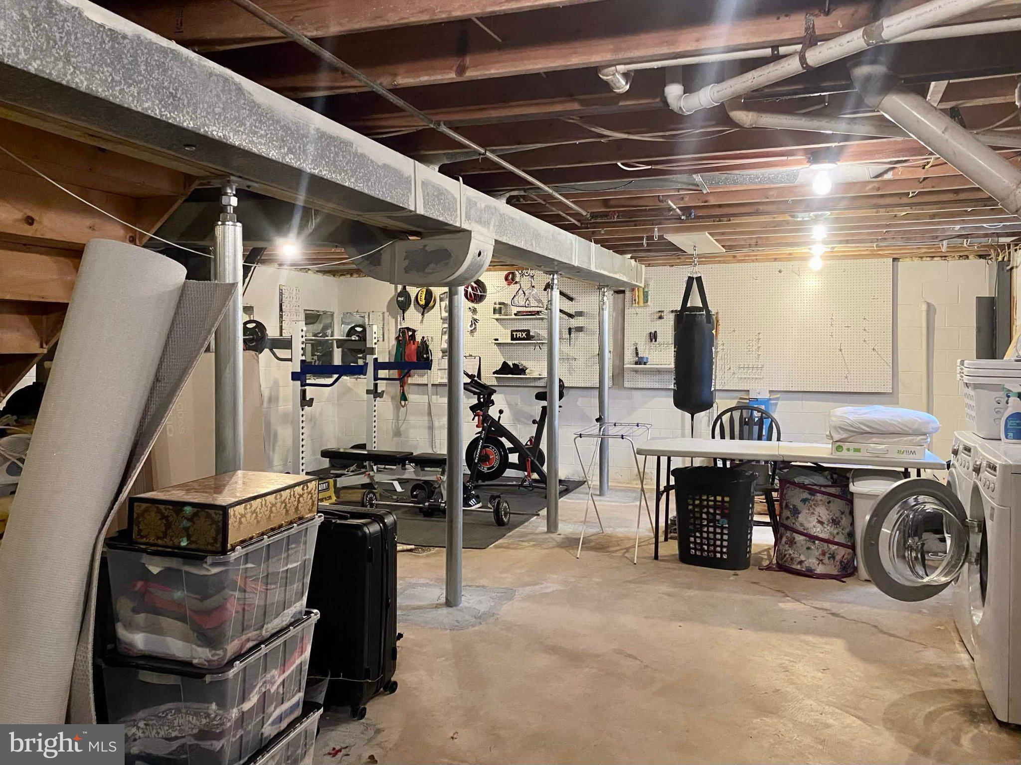 LONGLEVEL ESTS/ACRES - Residential