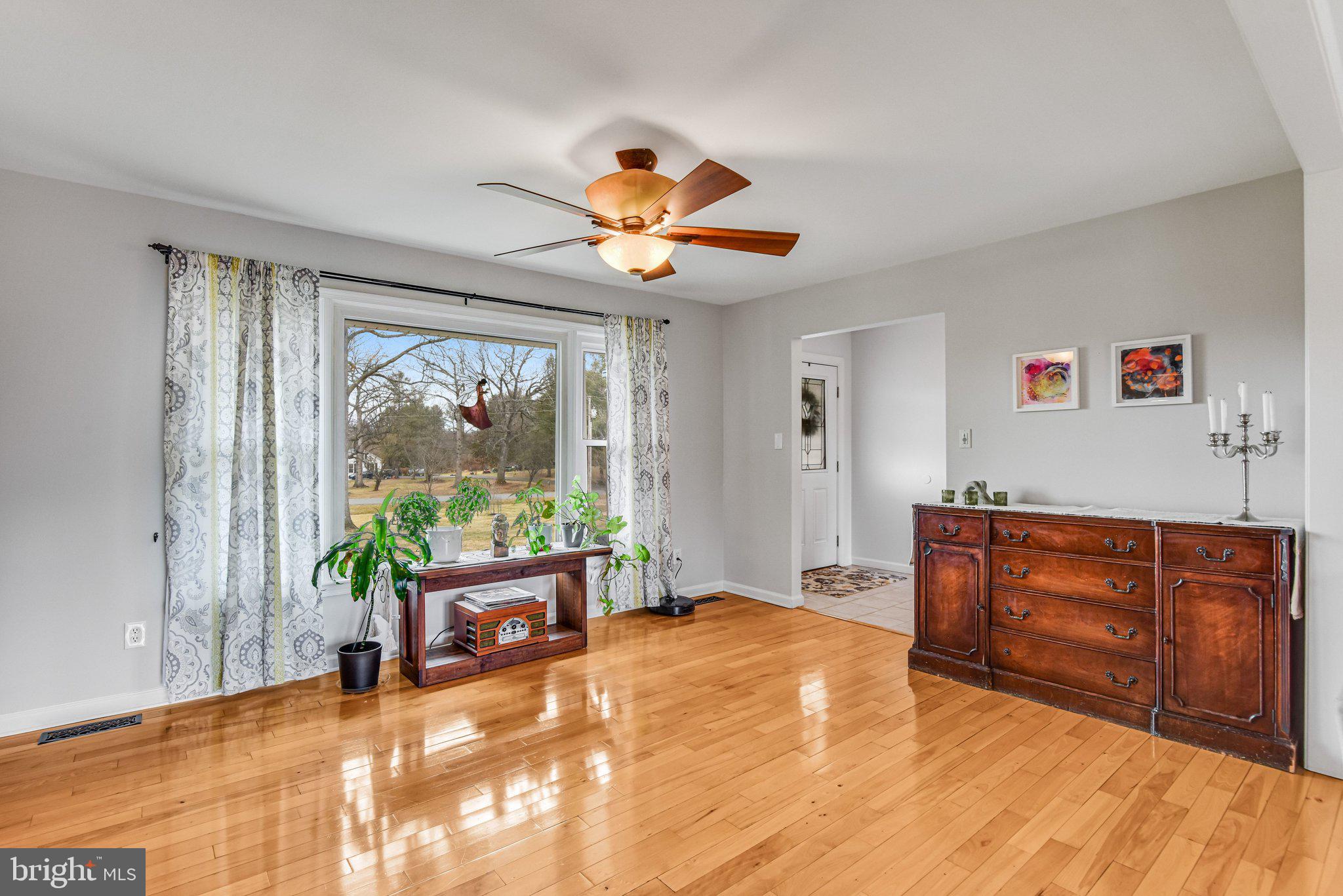 LONGLEVEL ESTS/ACRES - Residential