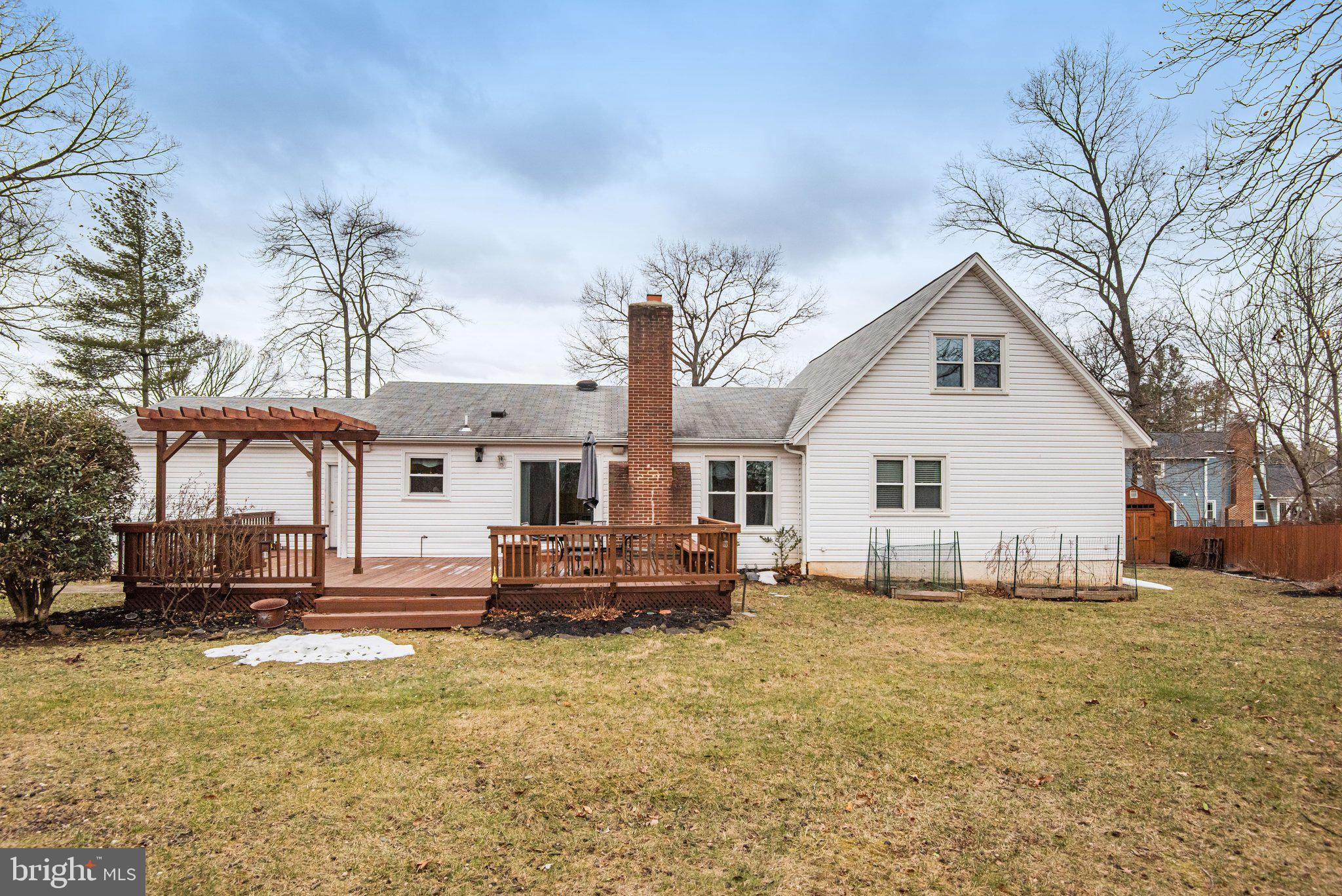 LONGLEVEL ESTS/ACRES - Residential