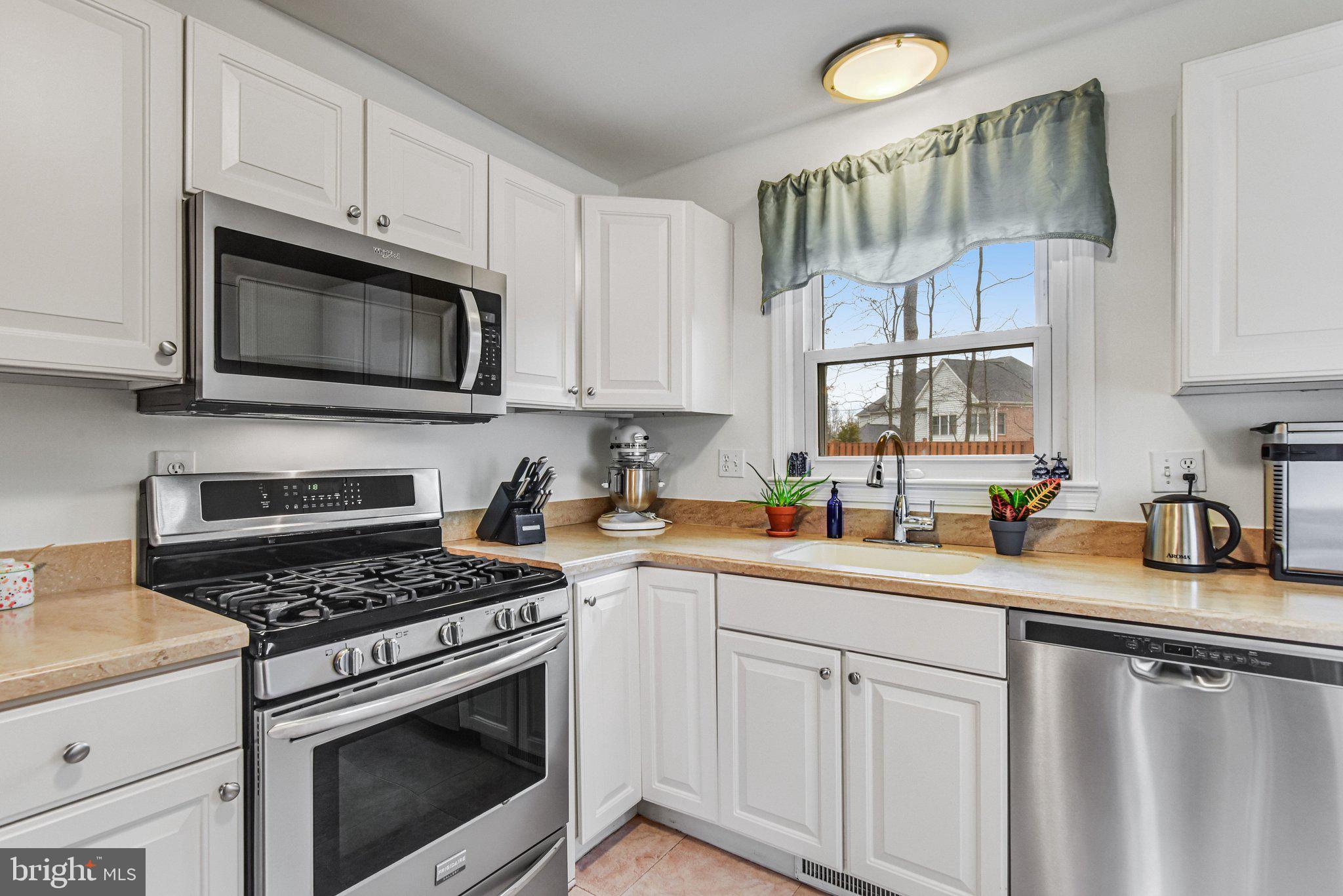 LONGLEVEL ESTS/ACRES - Residential