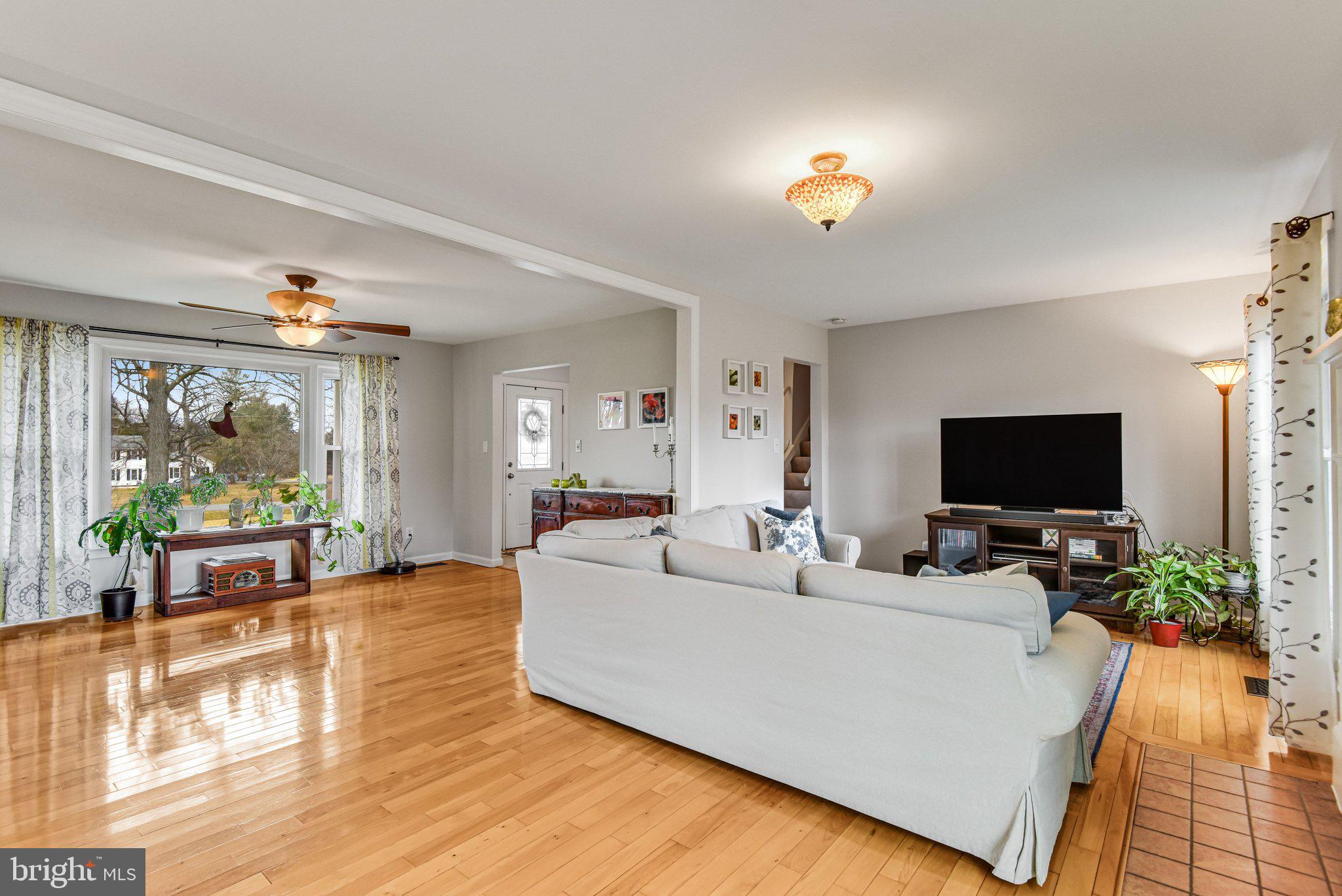 LONGLEVEL ESTS/ACRES - Residential