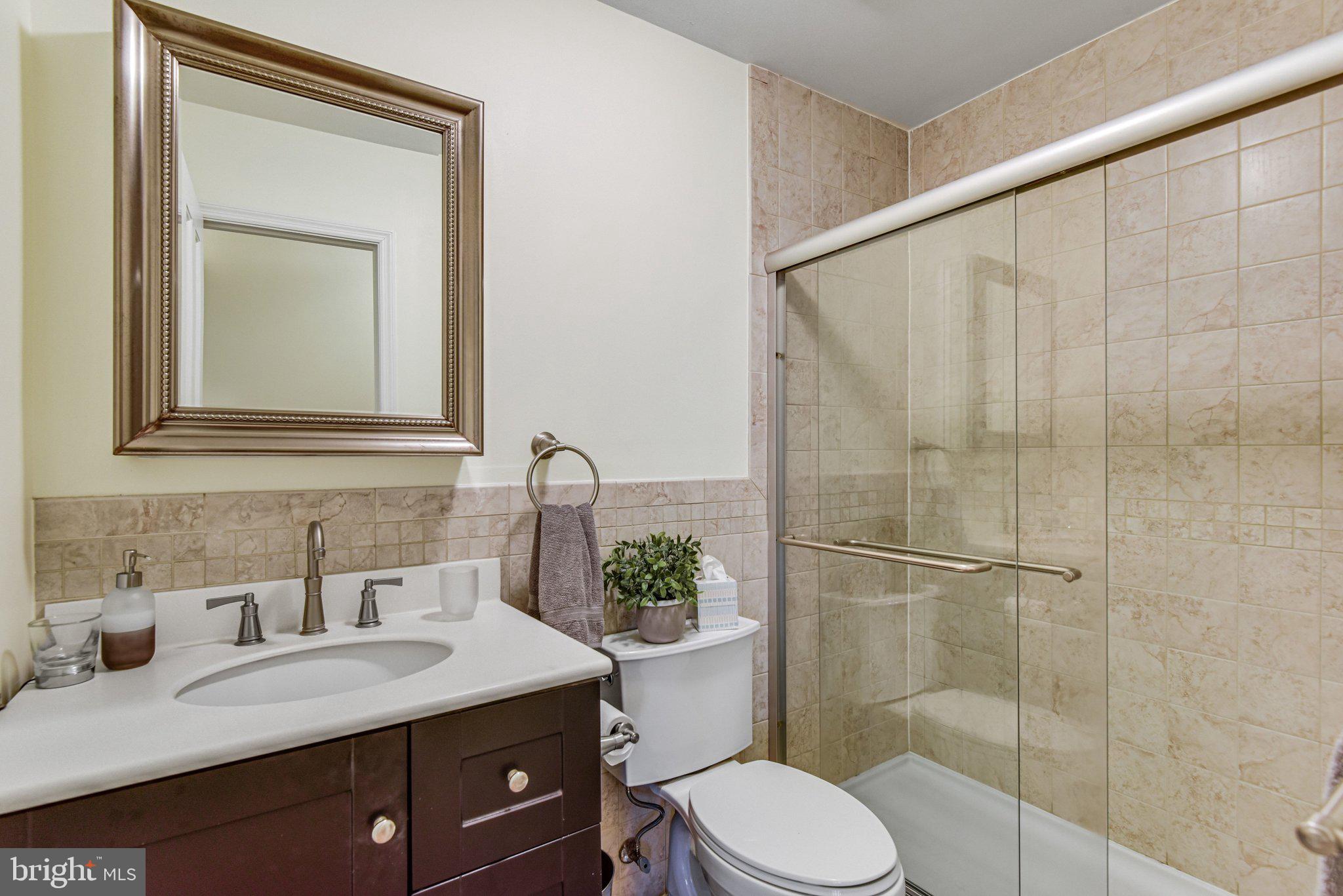 LONGLEVEL ESTS/ACRES - Residential