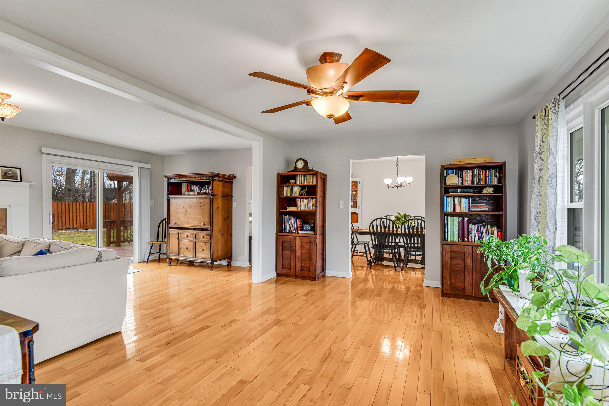 LONGLEVEL ESTS/ACRES - Residential