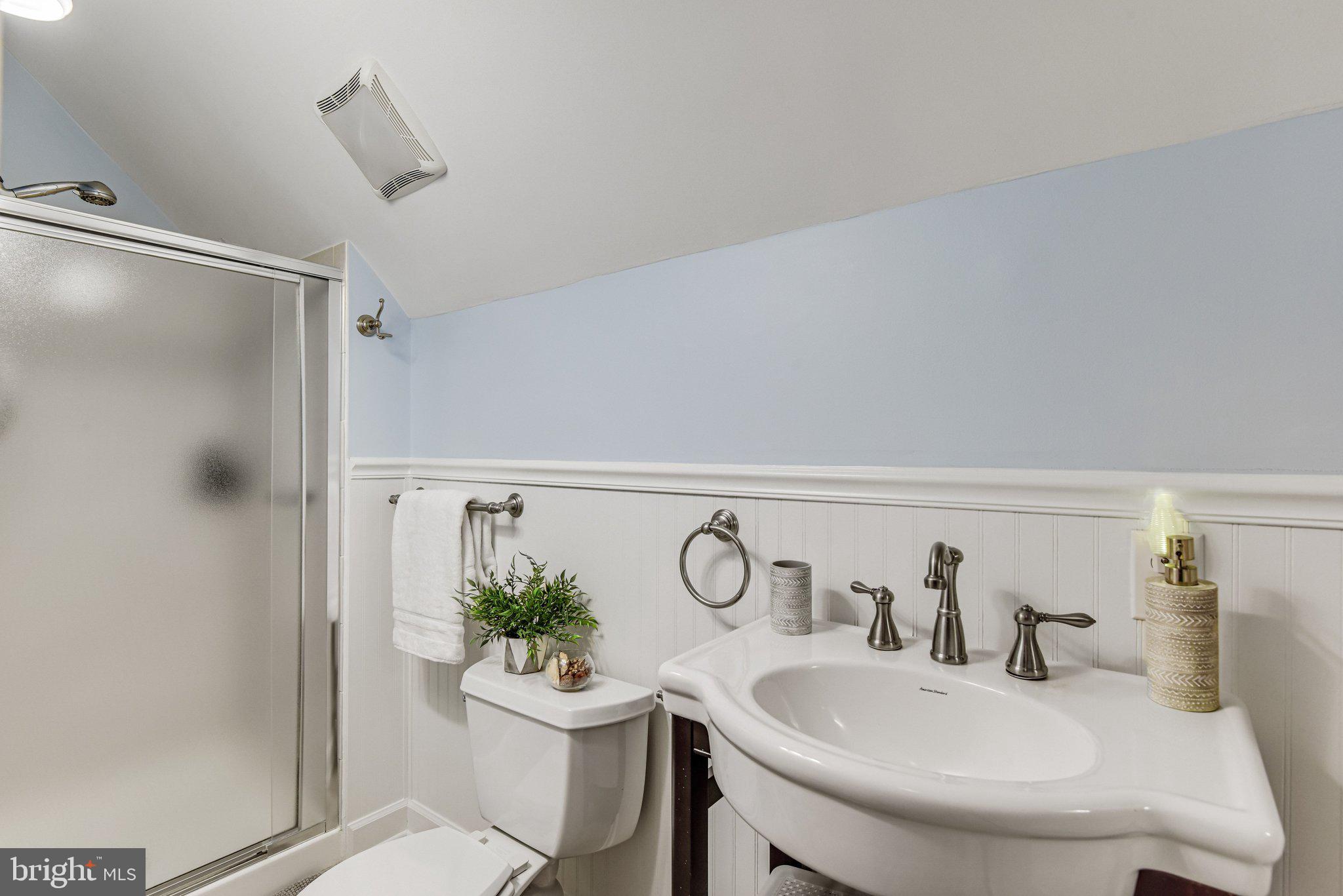 LONGLEVEL ESTS/ACRES - Residential